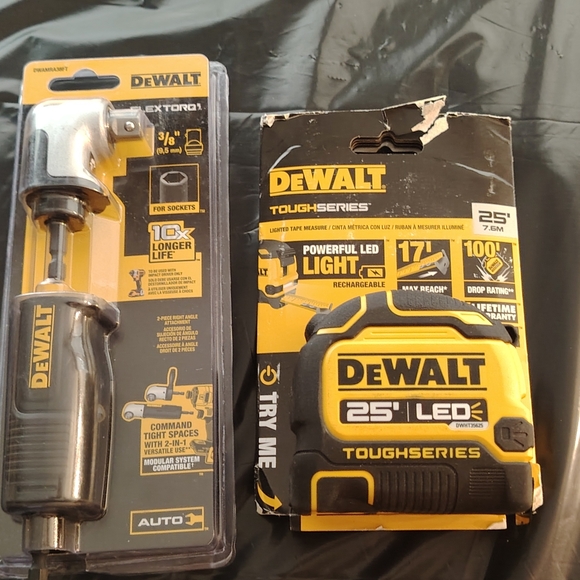 DEWALT Extortion Socket and LED Tape Measure Set - Picture 1 of 1
